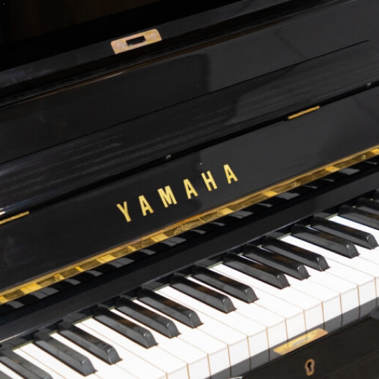 Piano Yamaha U1E-BL