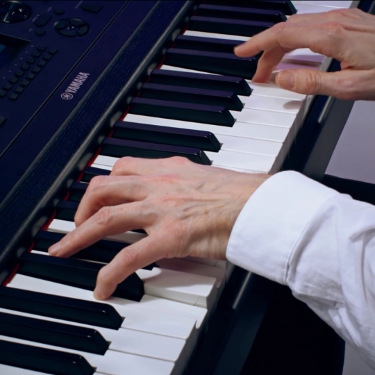 Piano điện Yamaha DGX-670WH/B + L300 + PA300C