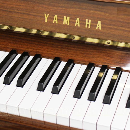 Piano Yamaha MC204 Walnut