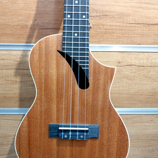 Đàn ukulele Dallas dáng khuyết
