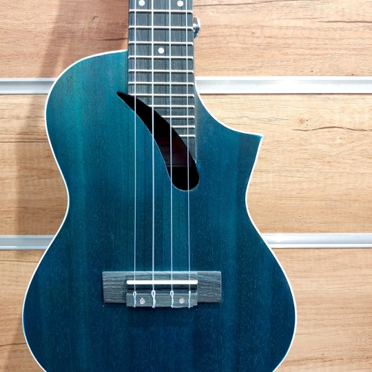 Đàn ukulele Dallas dáng khuyết