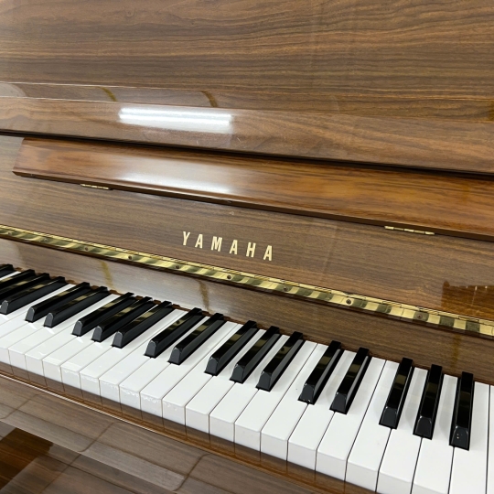 Piano Yamaha MC204 Walnut