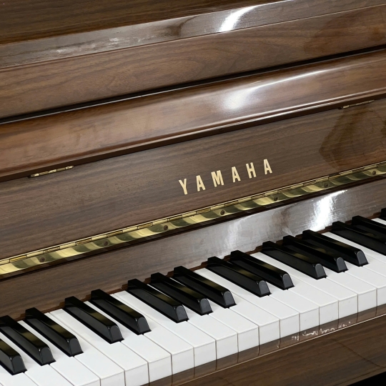 Piano Yamaha MC204 Walnut