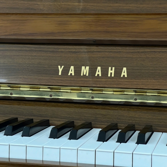Piano Yamaha MC204 Walnut
