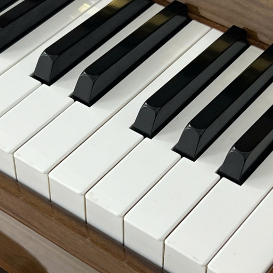 Piano Yamaha MC204 Walnut