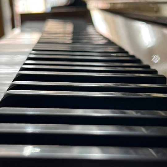 Piano Yamaha MC204 Walnut