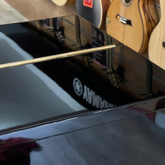 Piano Yamaha U1E-BL