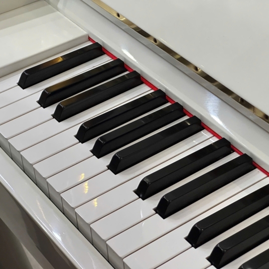 Piano Yamaha W106 White